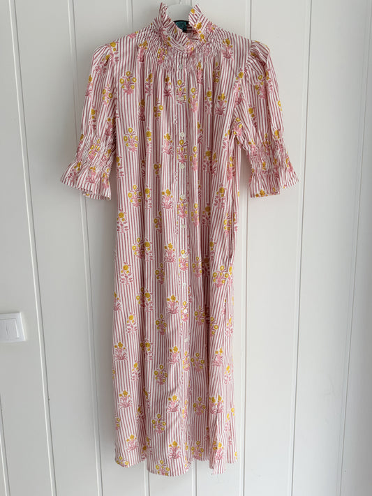 Vestido Sira largo · Milrayas rosa y margaritas