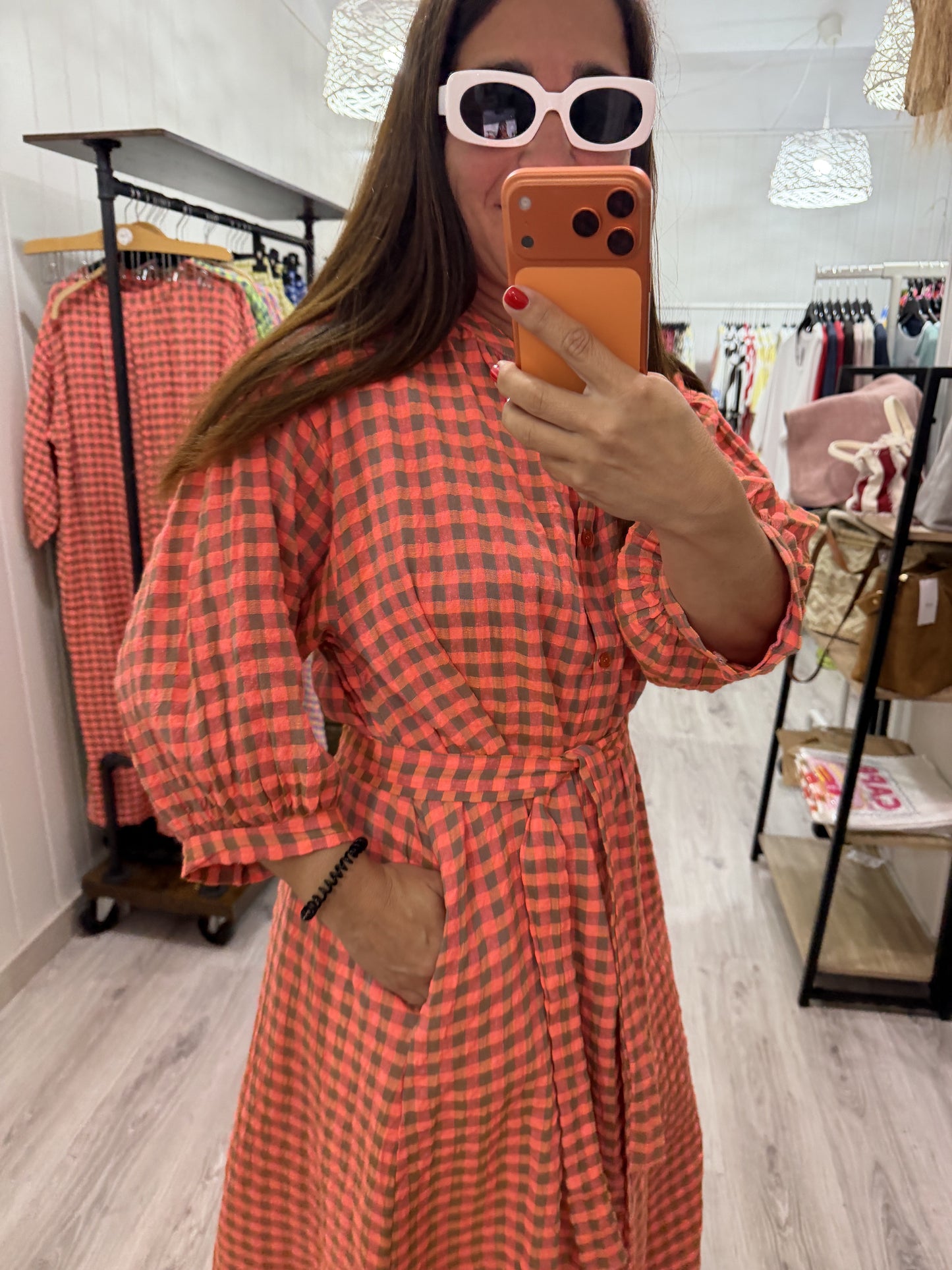 Vestido Vichy fluor coral y tapue