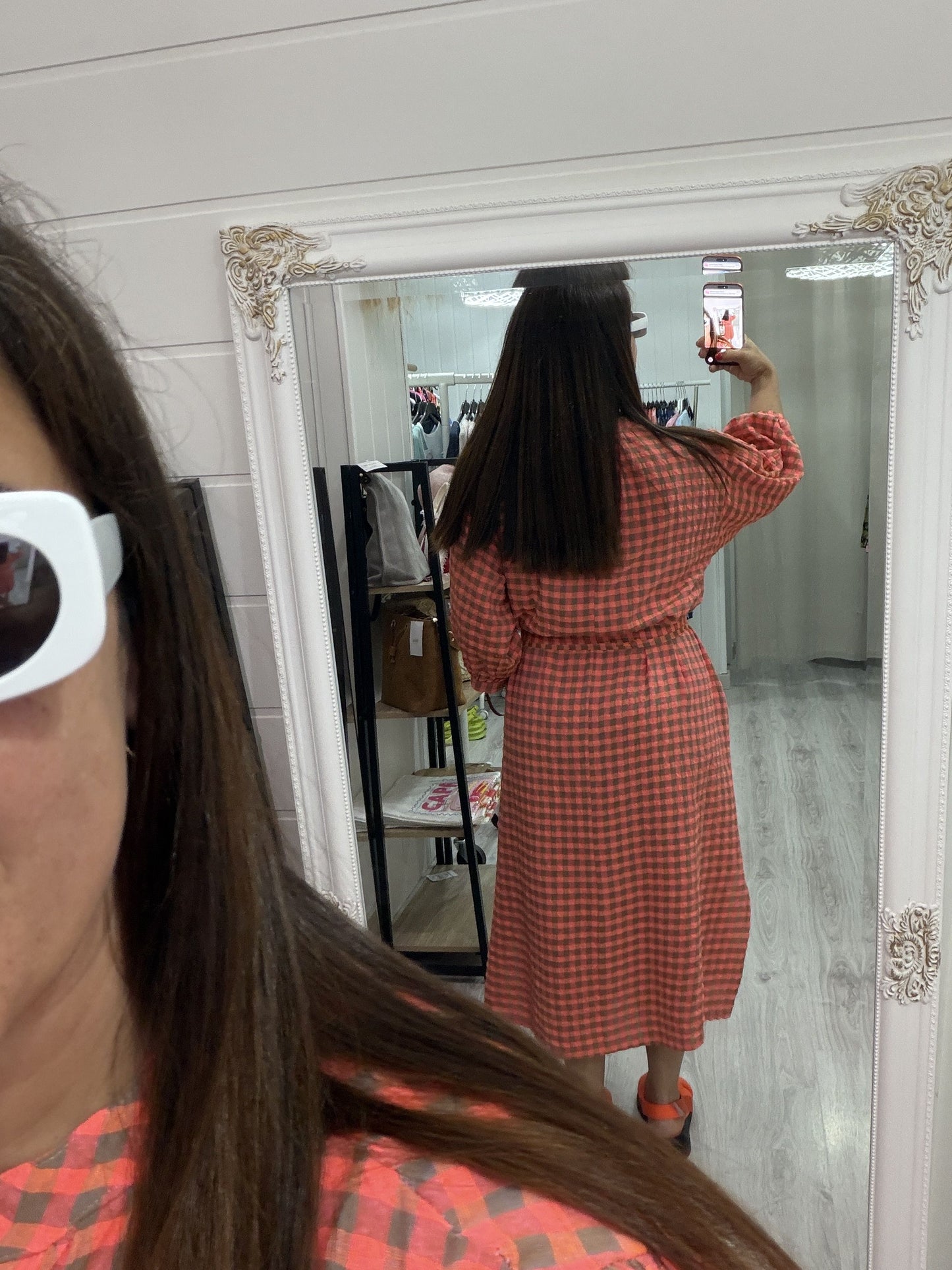 Vestido Vichy fluor coral y tapue