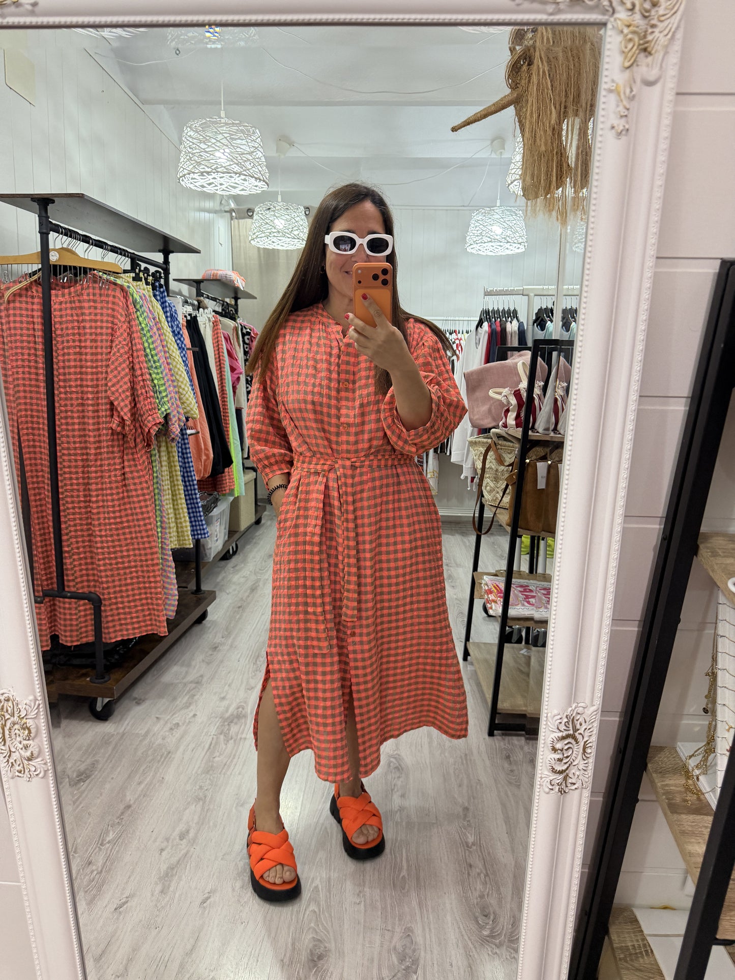 Vestido Vichy fluor coral y tapue