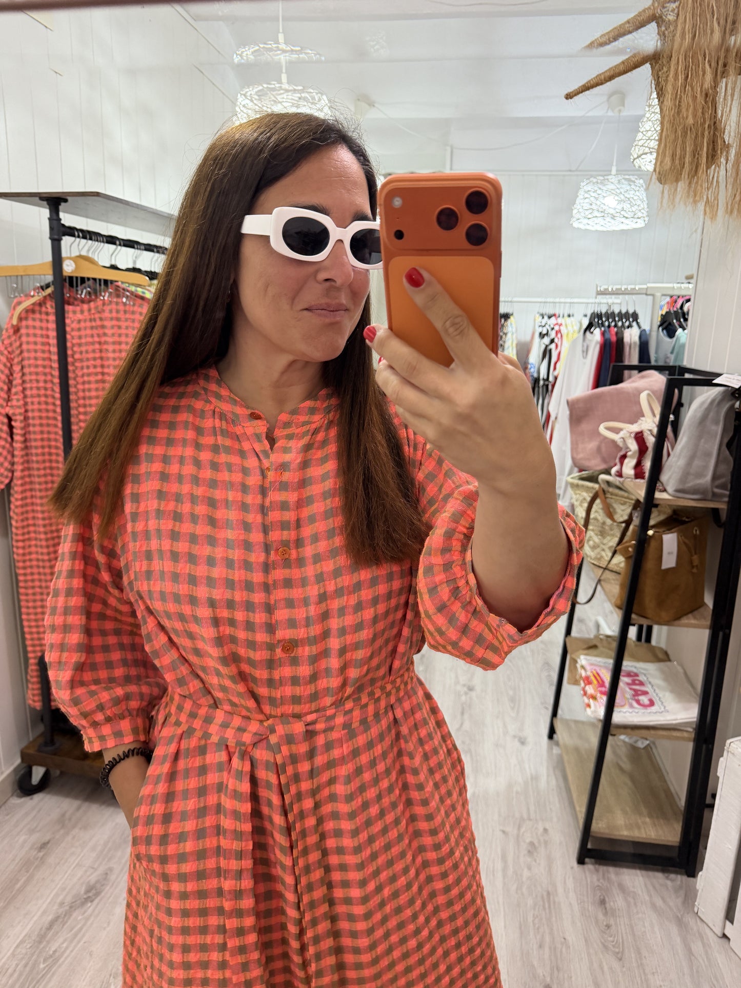 Vestido Vichy fluor coral y tapue