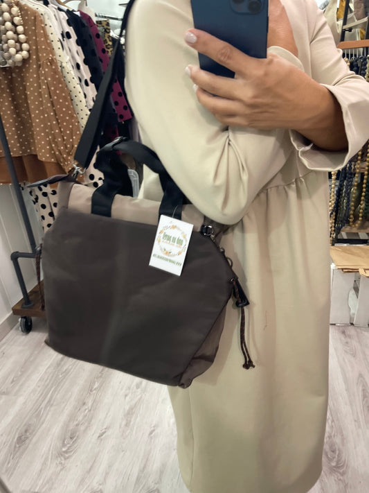 Bolso 3 en 1 chocolate : de mano-mochila-bandolera