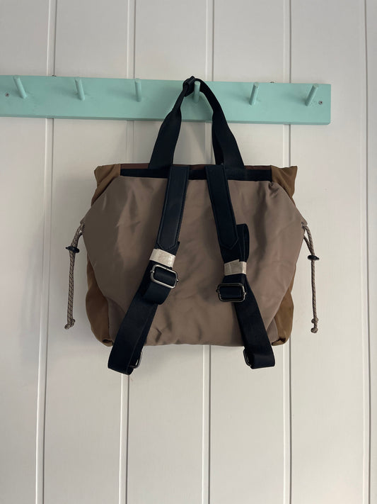 Bolso 3 en 1 café : de mano-mochila-bandolera