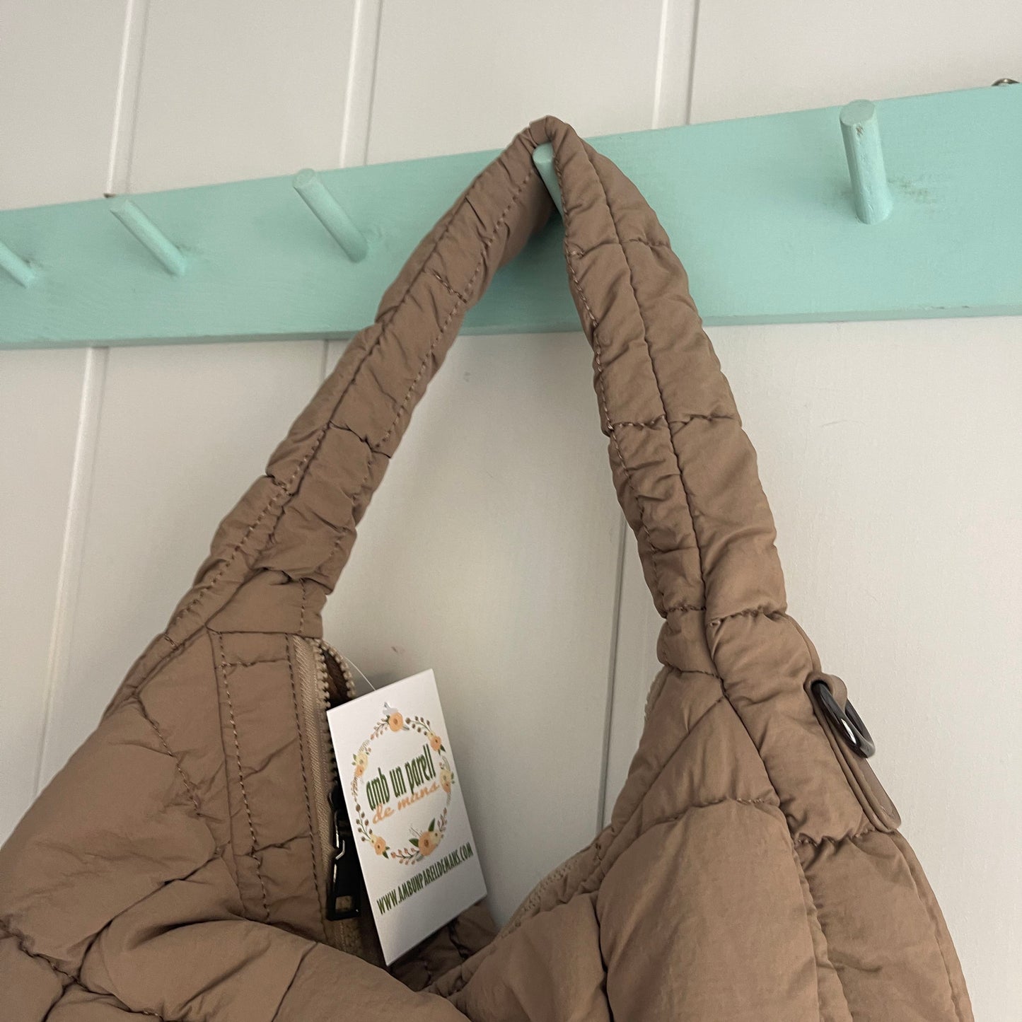 Bolso Midi Scrunch camel - de hombro y bandolera