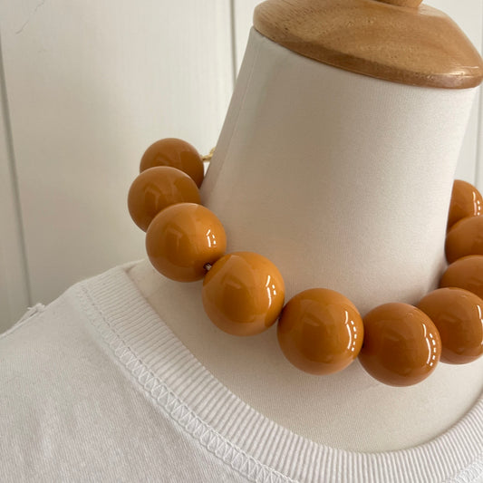 Collar Bolas mostaza