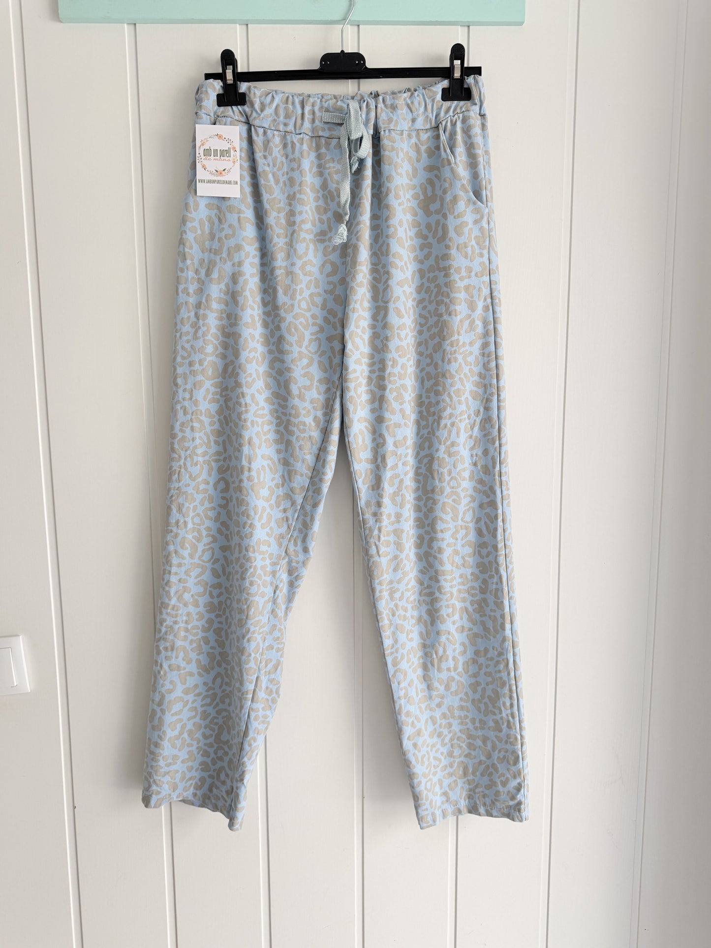 Pantalón animal print elástico azul cielo