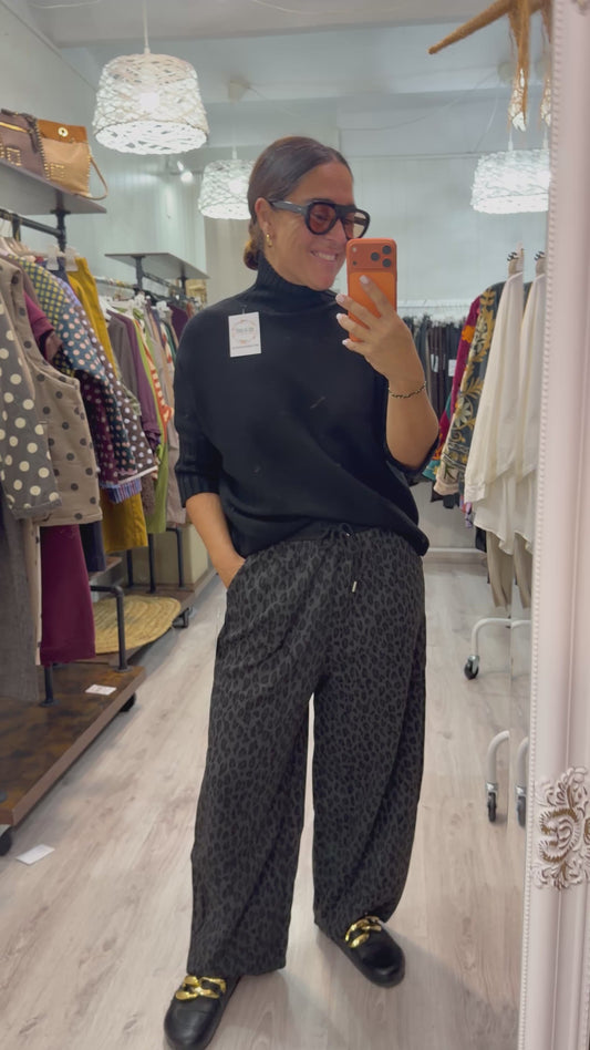 Pantalón Winter barrel animal print gris claro